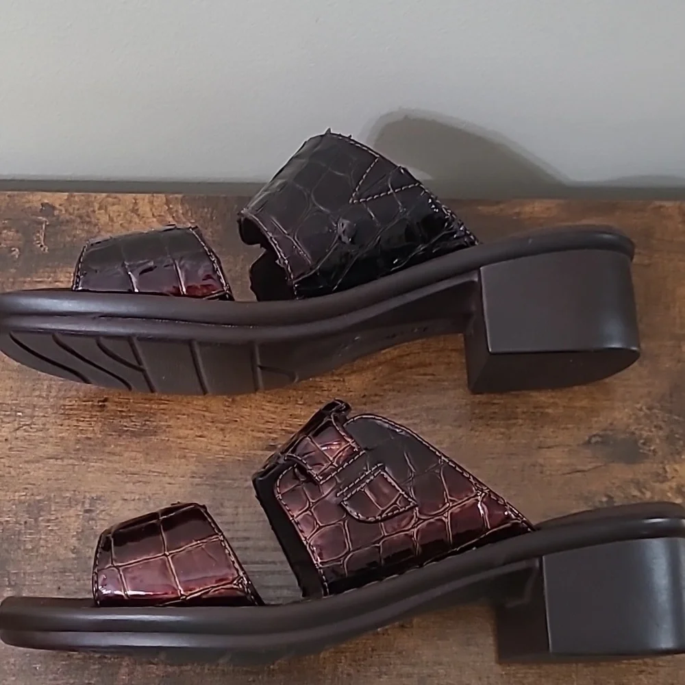 Clarks Dark Brown Croc-Embossed Double Strap Heeled Sandals Size 8.5
